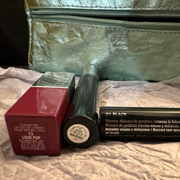 NEW Clinique mascara lipstick and makeup bag - Picture 4 of 4